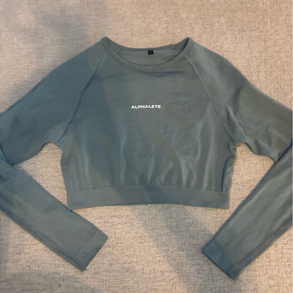 Alphalete long sleeve crop top size small dark mint color